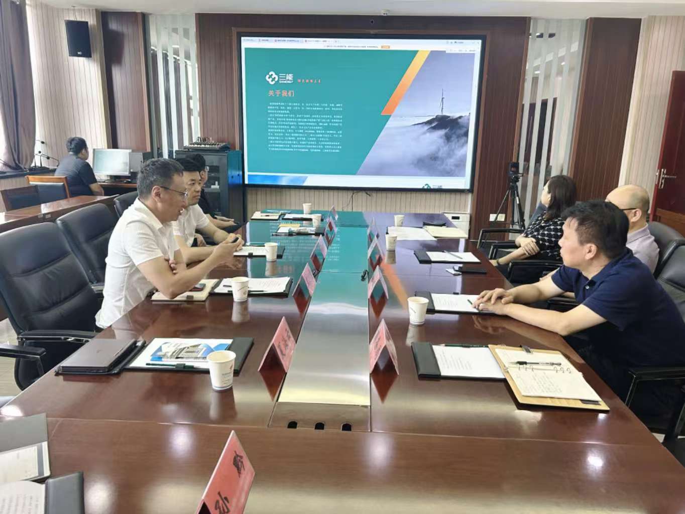 公司应邀拜会昌吉回族自治州人民当局